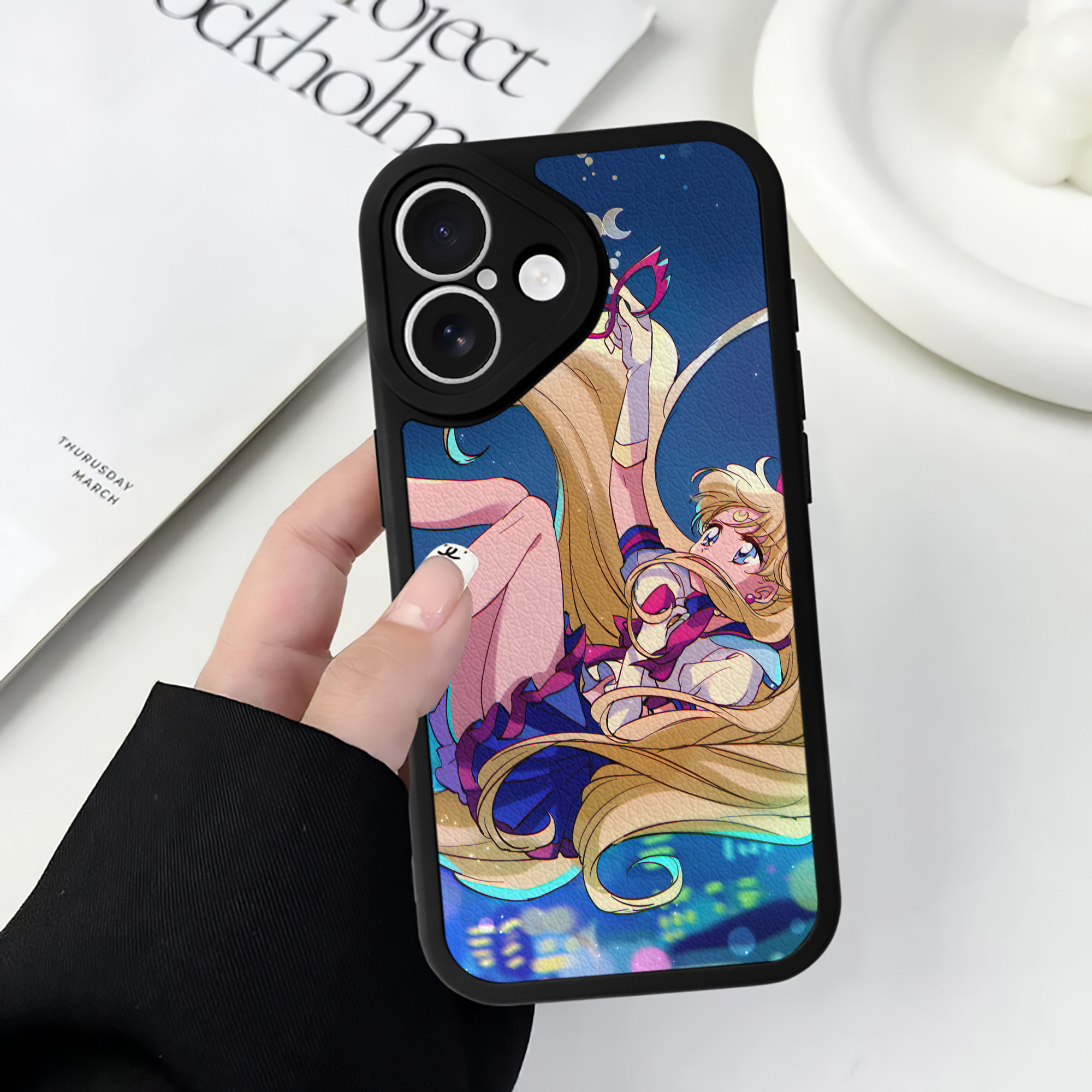 （画像用） 美少女戦士セーラームーン Sailor Moon 【iPhone 16シリーズ対応】シリコンスマホケース（レザー調） 材質：シリコン